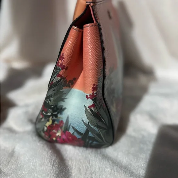 🌟HOST PICK🌟. DOLCE E GABBANA SICILY CAPRI BAG IN LIKE NEW CONDITION - Picture 6 of 13